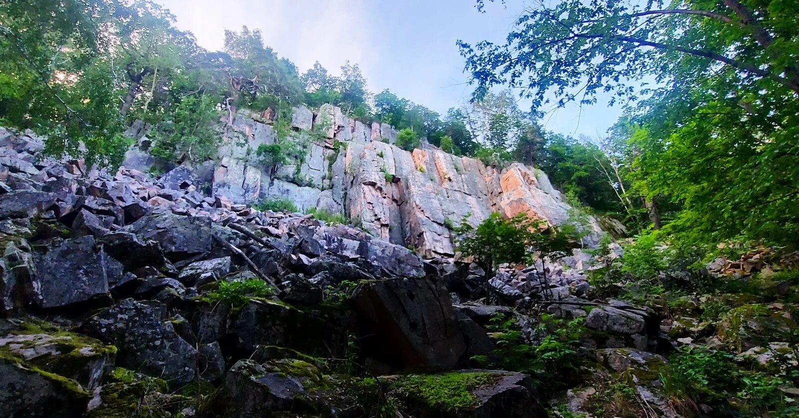 Красные скалы аша. Красные скалы аша. Гора бахмур. Красные скалы аша. Красная скала миньяр.