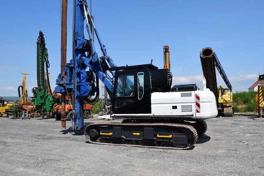 Буровая на гусеничном ходу. Урб-2а-2 на шасси тгм-2 (тип мтлбу). Буровая на гусеничном ходу. Буровые станки на гусеничном ходу - энкор. Xcmg гусеничная бурильная фары.