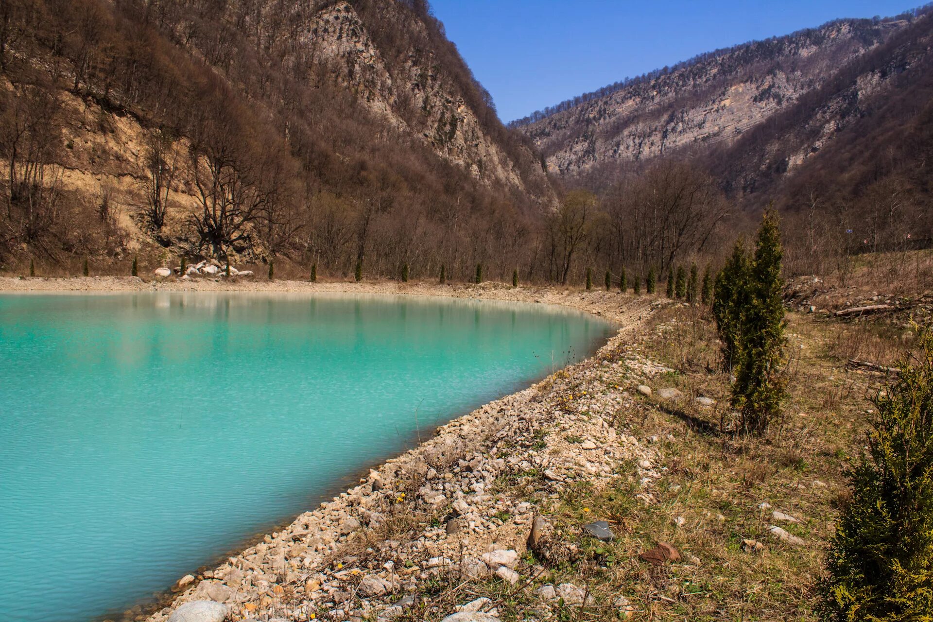 Голубое озеро Узбекистан Шахимардан. Зругское озеро Северная Осетия. Голубое озеро Южная Осетия. Озеро в Северной Осетии голубое озеро.