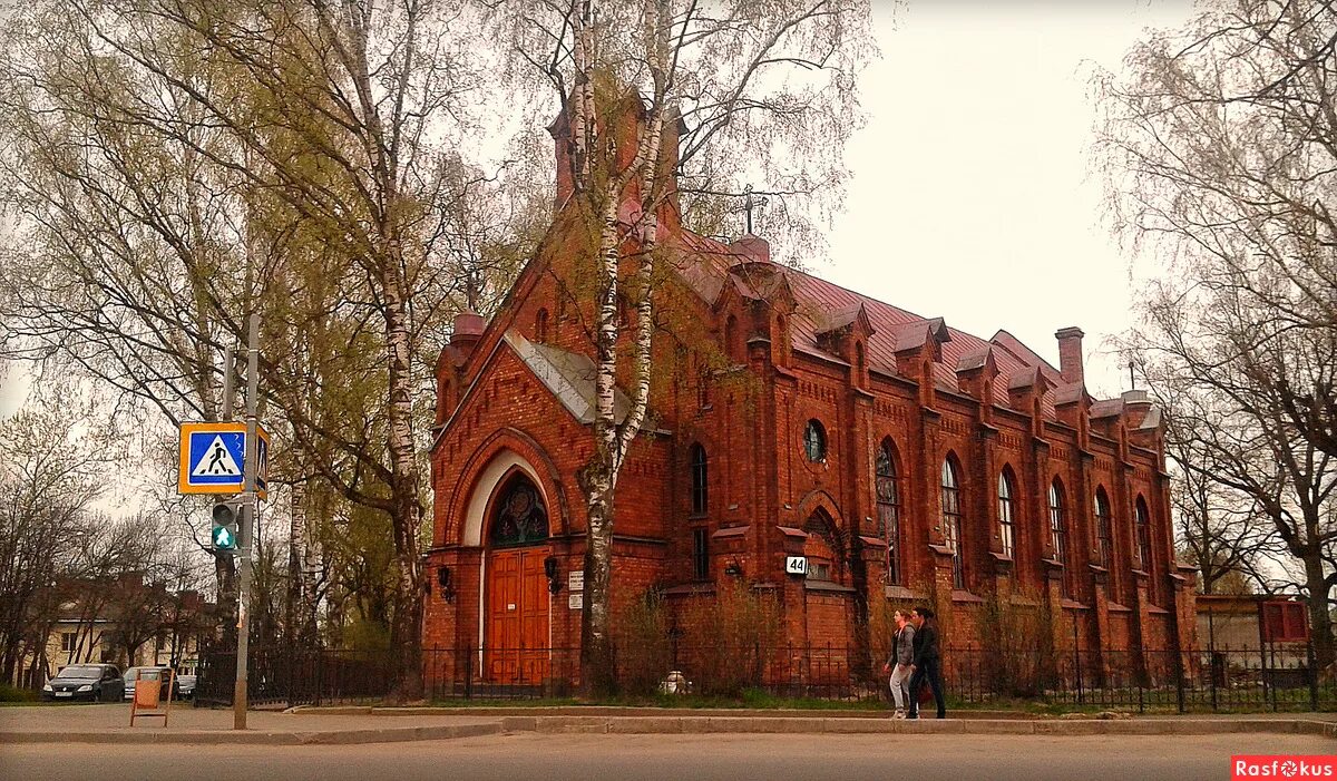 Луга костел св Николая. Костел Святого Николая в Луге. Костел в Луге Ленинградской области. Католический костел Святого Николая Лужский район.