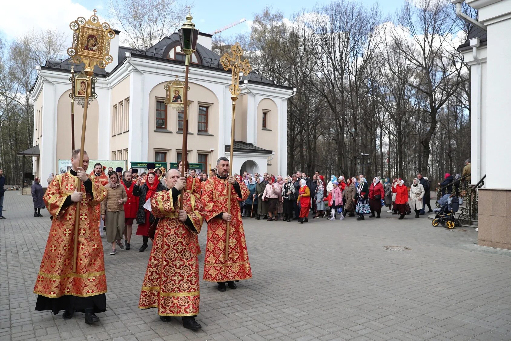 Расписание храма матроны в дмитровском. Храм Матроны Московской на ул Софьи Ковалевской. Храм Матроны Ногинск. Храм Матроны красный Гуляй. Каким будет храм Матроны в Узловой.