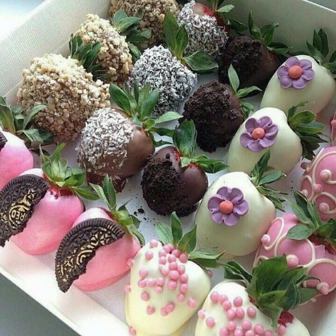 Вкусные сладости. Sweets клубника в шоколаде. Десерт клубника в шоколаде. Летние вкусняшки. Клубника в шоколаде.