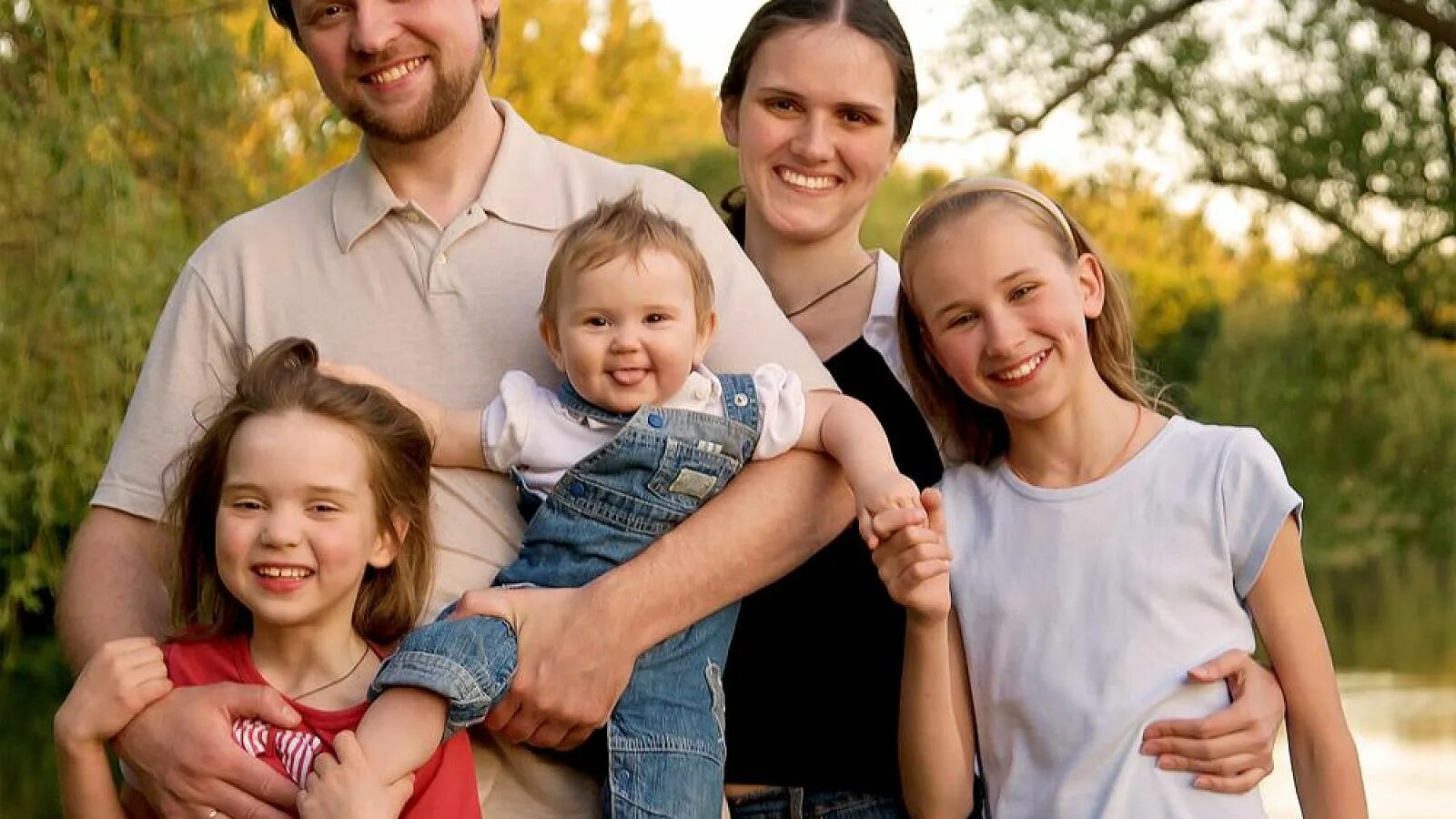 Society family. Многодетная семья. Фотография семьи. Многодетная семья фотосток. Семейная фотосессия многодетной семьи.