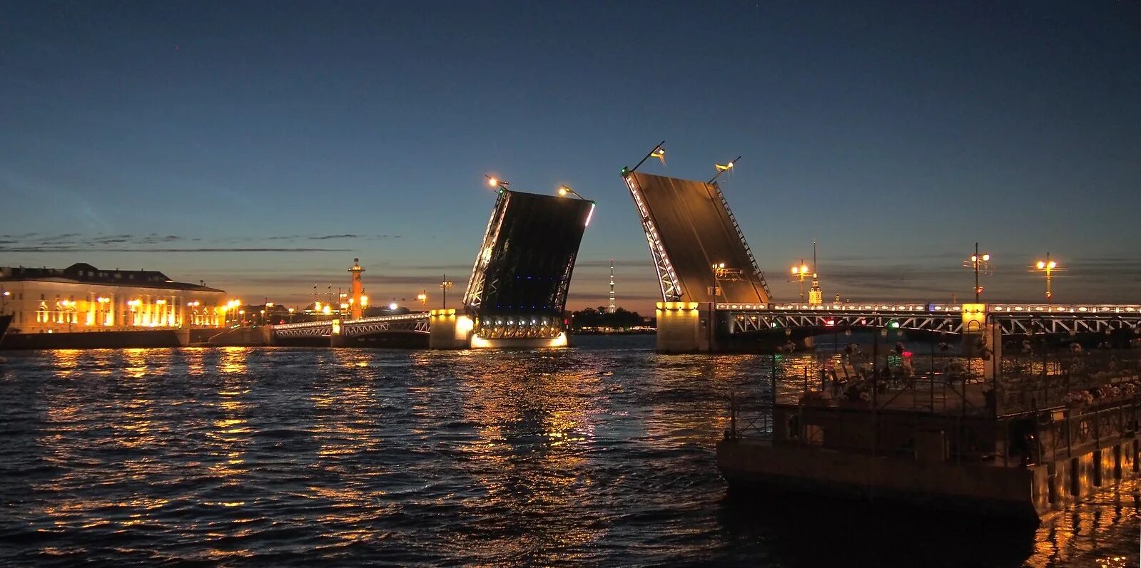 Дворцовый мост санкт петербург кратко. Дворцовый мост в Санкт-Петербурге. Дворцовый мост разводные мосты Санкт-Петербурга. Питер достопримечательность Дворцовый мост. Дворчовский мосг Питер.