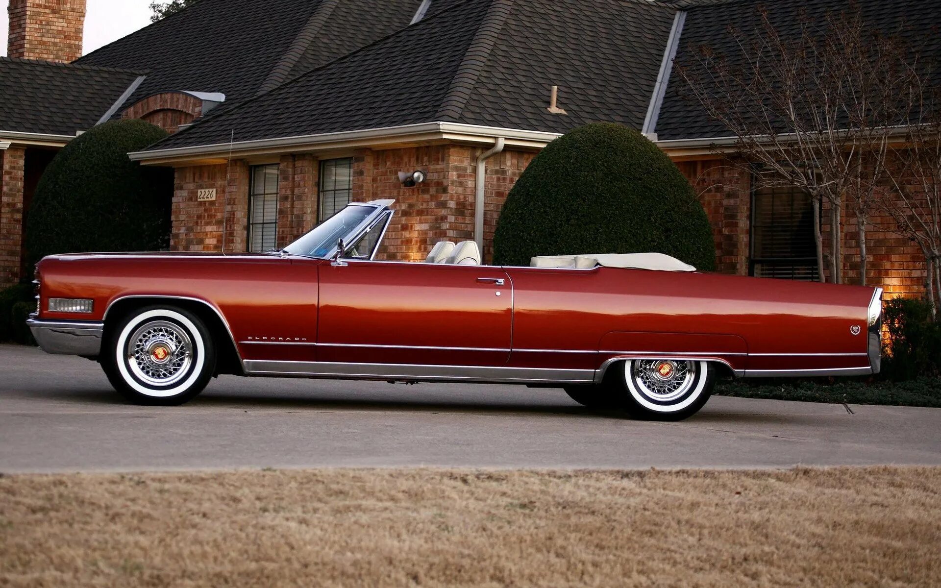 Cadillac eldorado 1972. Кадиллак девиль 1959. Cadillac eldorado plymouth fury 1958. Империал машина американская. Классические американские автомобили.