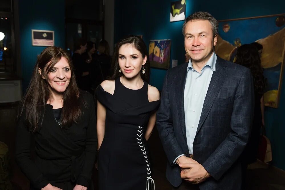 Света виккерс. Света виккерс в молодости. Светлана виккерс. Света и катя виккерс. Света виккерс картины.