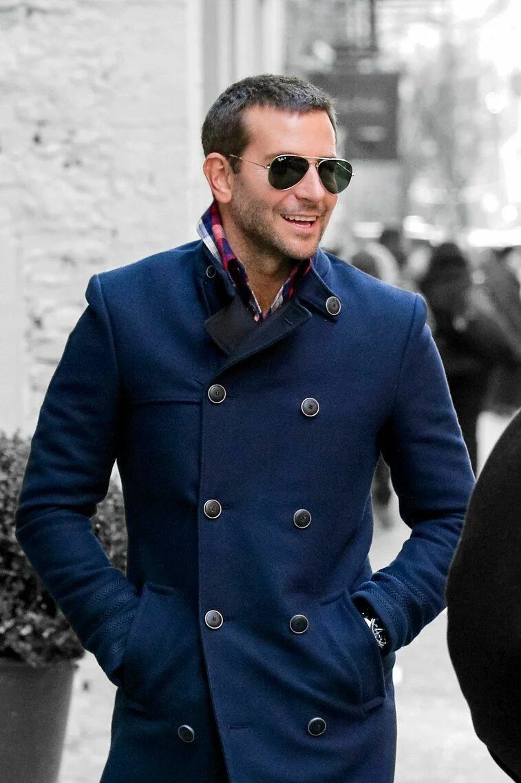 Doctors in a white coat from the future. Британские красные мундиры. Мужчина в галстуке фото. Why the coat. Доктор адвокат.