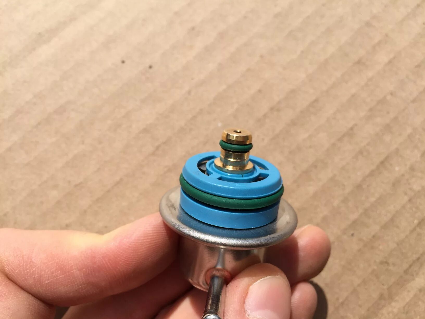 Регулятор давления топлива калина 1. Вышел из строя регулятор давления топлива. Рдт приора 16 клапанов. Регулятор давления топлива лада приора. Регулятор топливного давления ваз 2110 схема.