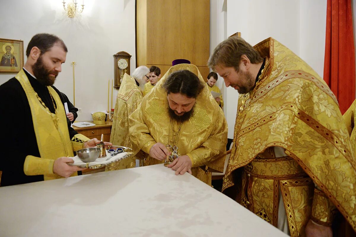 Храм могильцы расписание богослужений. Храм успения в могильцах духовенство. Расписание богослужений в храме апостола филиппа в великом новгороде. Церковь успения на могильцах в москве расписание богослужений. Расписание в митино храма константина и елены июнь.