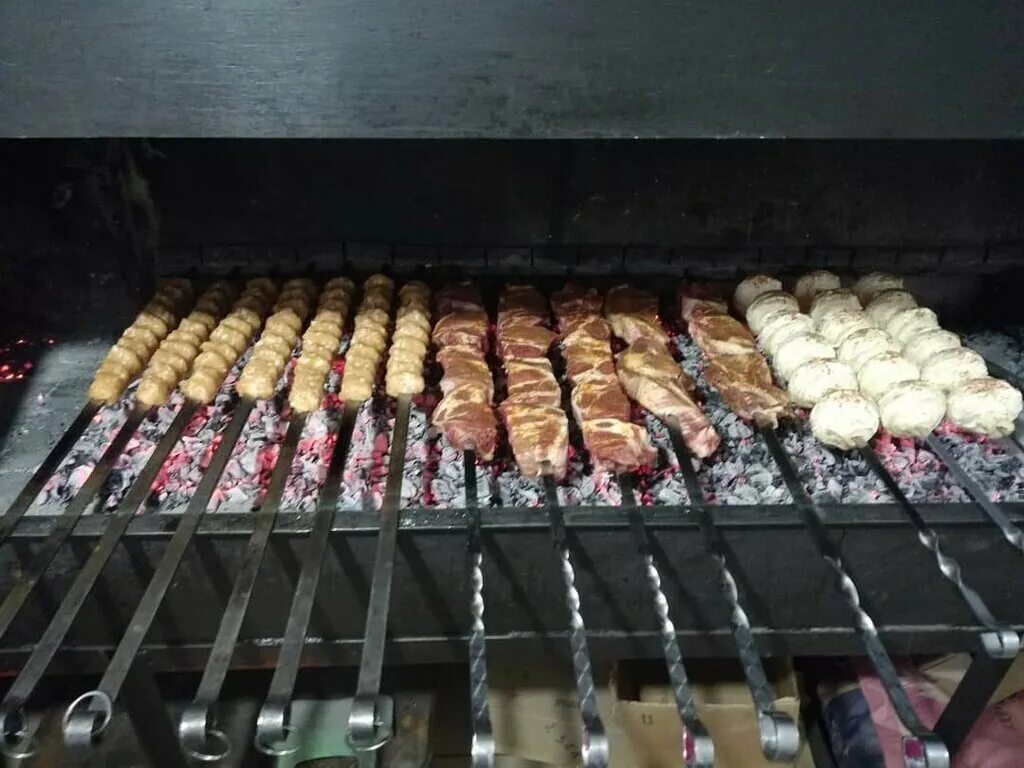 Таганрог блюда на мангале. Шашлык таганрог. Шашлык в золоте. Шашлычная 5 звезд таганрог. Сочи шашлычок.