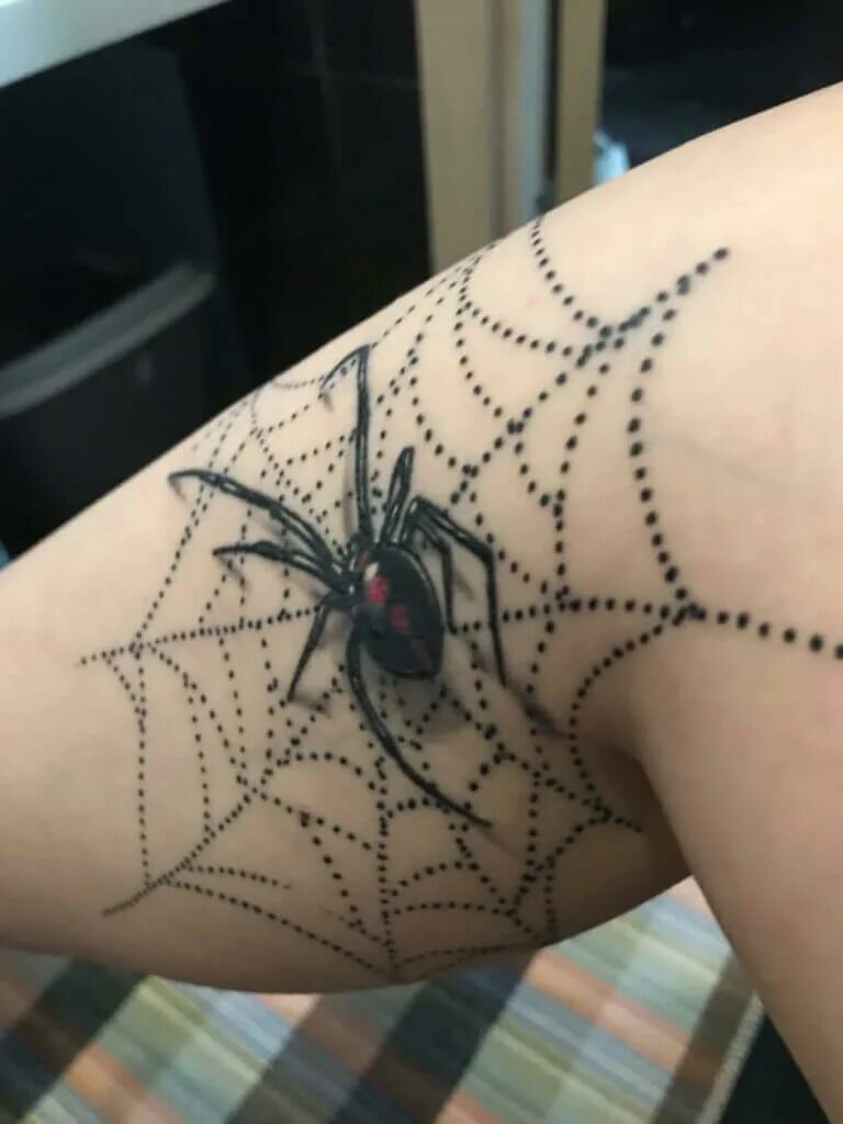 У какого паука черная паутина. Наколка паук. Тату паук в паутине. Паучок на паутинке тату. Тату паук на ноге.