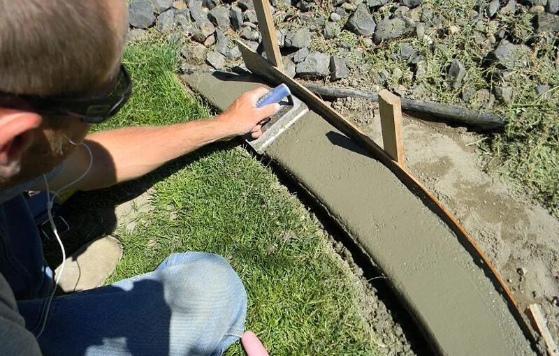 Бордюр linefix super. Палисад бетонный бордюр. Бордюр для дорожек на даче. Садовый бордюр радиус 3000. Бордюр садовый палисад.