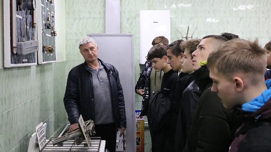 Луганский политехнический колледж лнр. Политехнический колледж луганск общежитие. Политехнический колледж луганск. Гуп луганскгаз. Политех луганск фото.