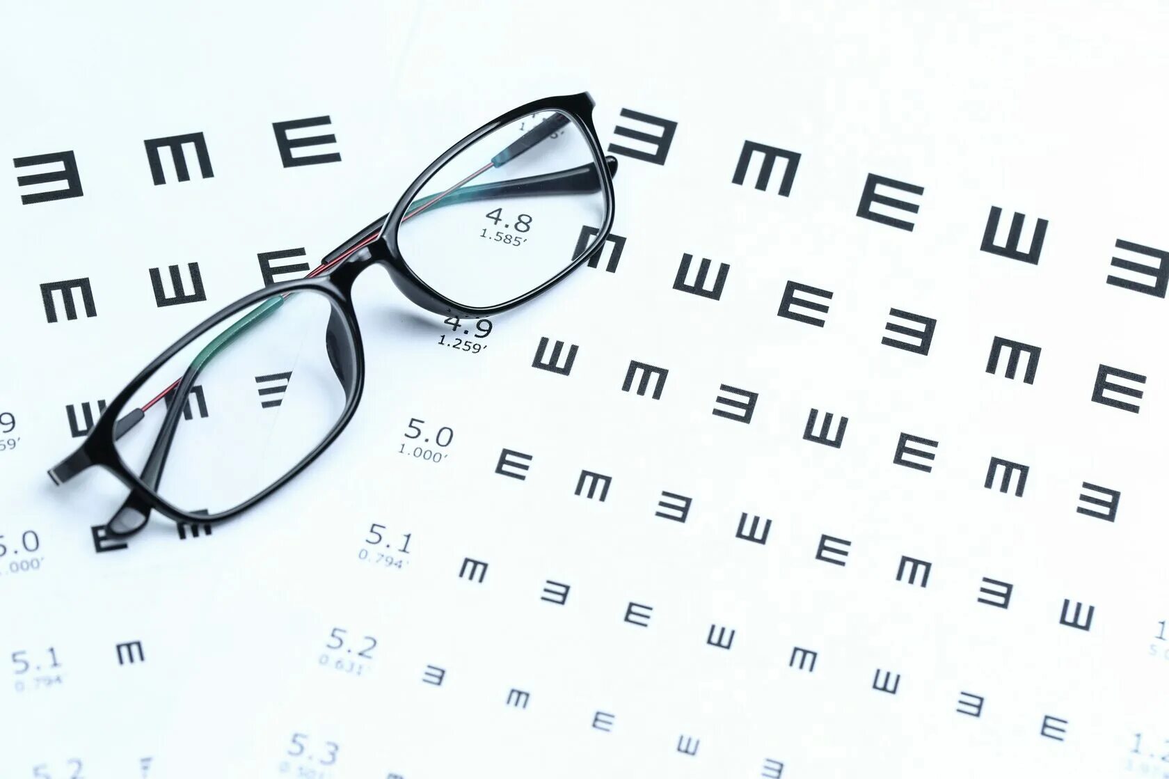 Оптическая линза буква. Очки для зрения. Оптические очки. Оптика очки для зрения. Очки для зрения фон.