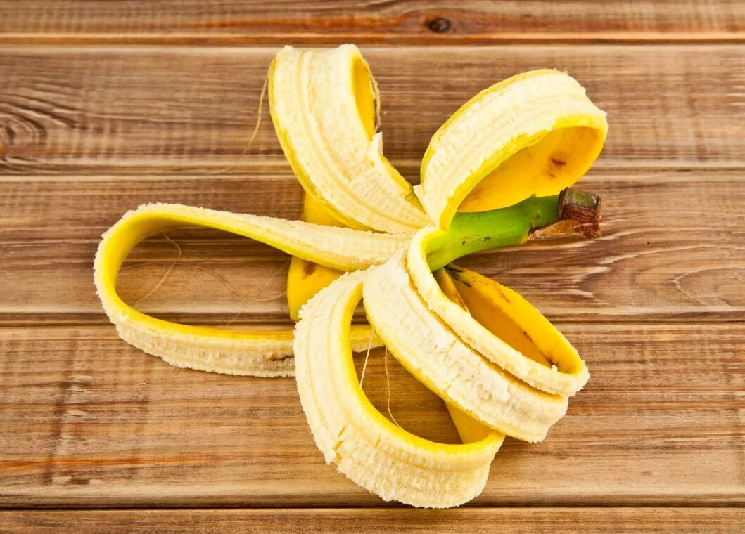 Как называется кожура. Кожура банана. Кожура от банана. Шкурка от банана. Шкурки от бананов.