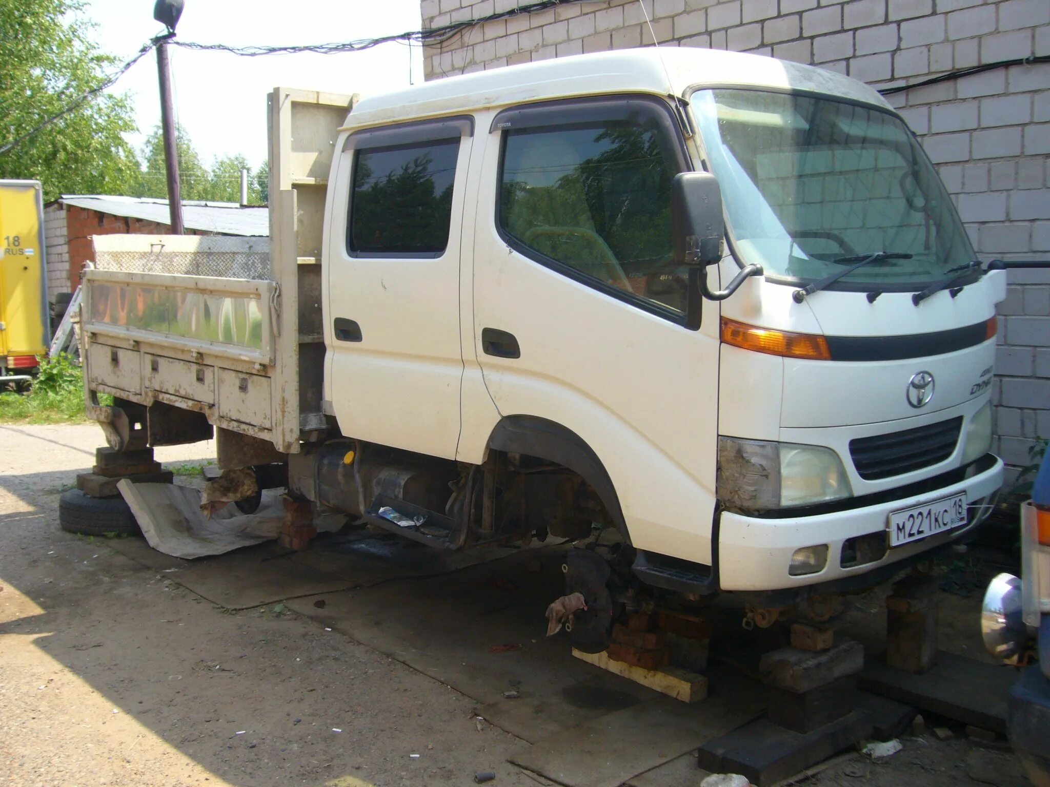 Тойота дюна грузовик 4x4. Тойота дюна 4х4 бортовой. Тойота тойоайс 4вд грузовик. Тойота дюна 4вд. Toyota toyoace 4wd.