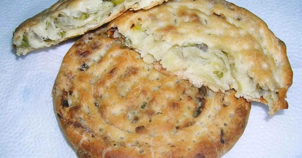 луковые лепешки от джамили. катлама. лепешки на кефире с луком. слоеные лепешки на сковороде. лепёшки на сковороде.