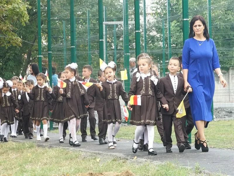 Аланская школа во владикавказе. 1 школа владикавказ. Аланская гимназия. Аланская гимназия владикавказ. Осетинская горка 1 владикавказ.