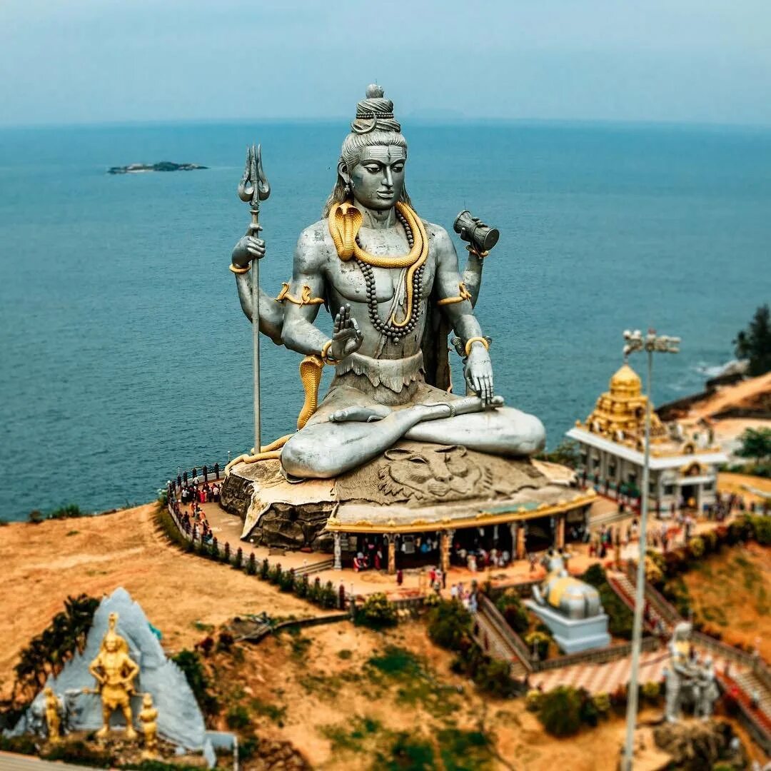 Храм Шивы Карнатака. Храм Шивы Гоа. Мурдешвар статуя Шивы. Статуя Шивы в Карнатаке. Самый высокий бог