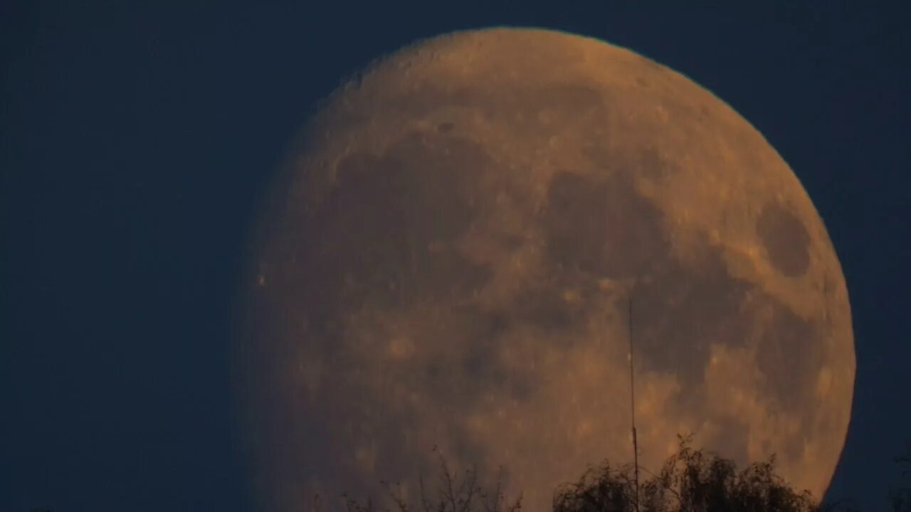 Во сколько сегодня восход луны. Восход Луны Дагестан 2023. Луна Ижевск. Восход Луна Киров.