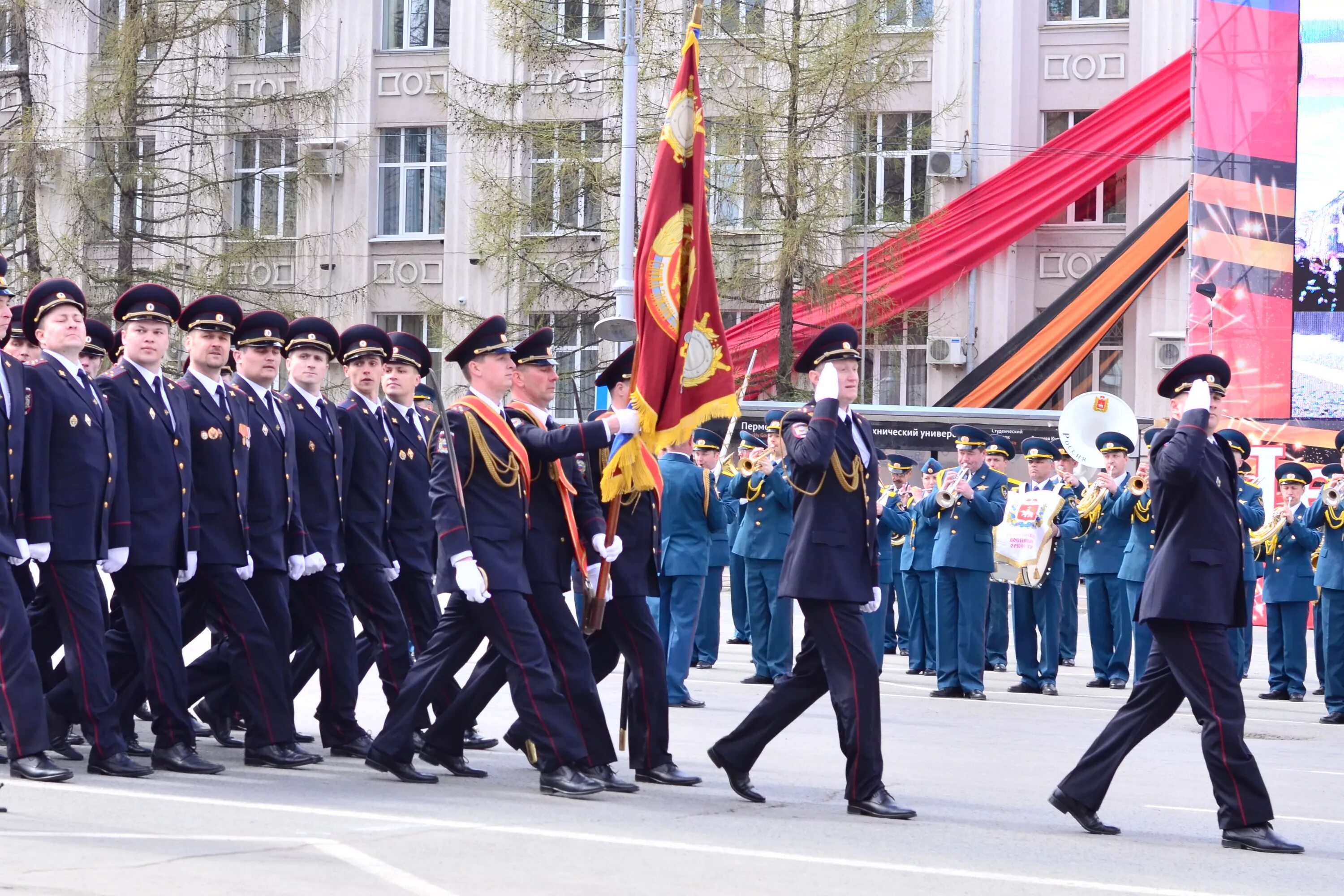 Пермский парад. Парад Победы Пермь. Парад Победы Пермь 2021. Парад 9 мая Пермь. Парад на день Победы в Перми.