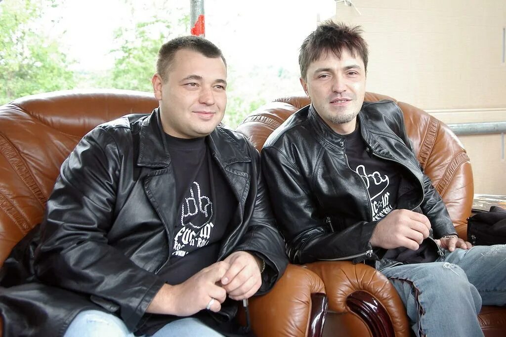 В каком году образовалась группа руки вверх. Группа руки вверх!. жуков сергей алексей потехин руки. сергей жуков и алексей потехин. группа руки вверх 1995.