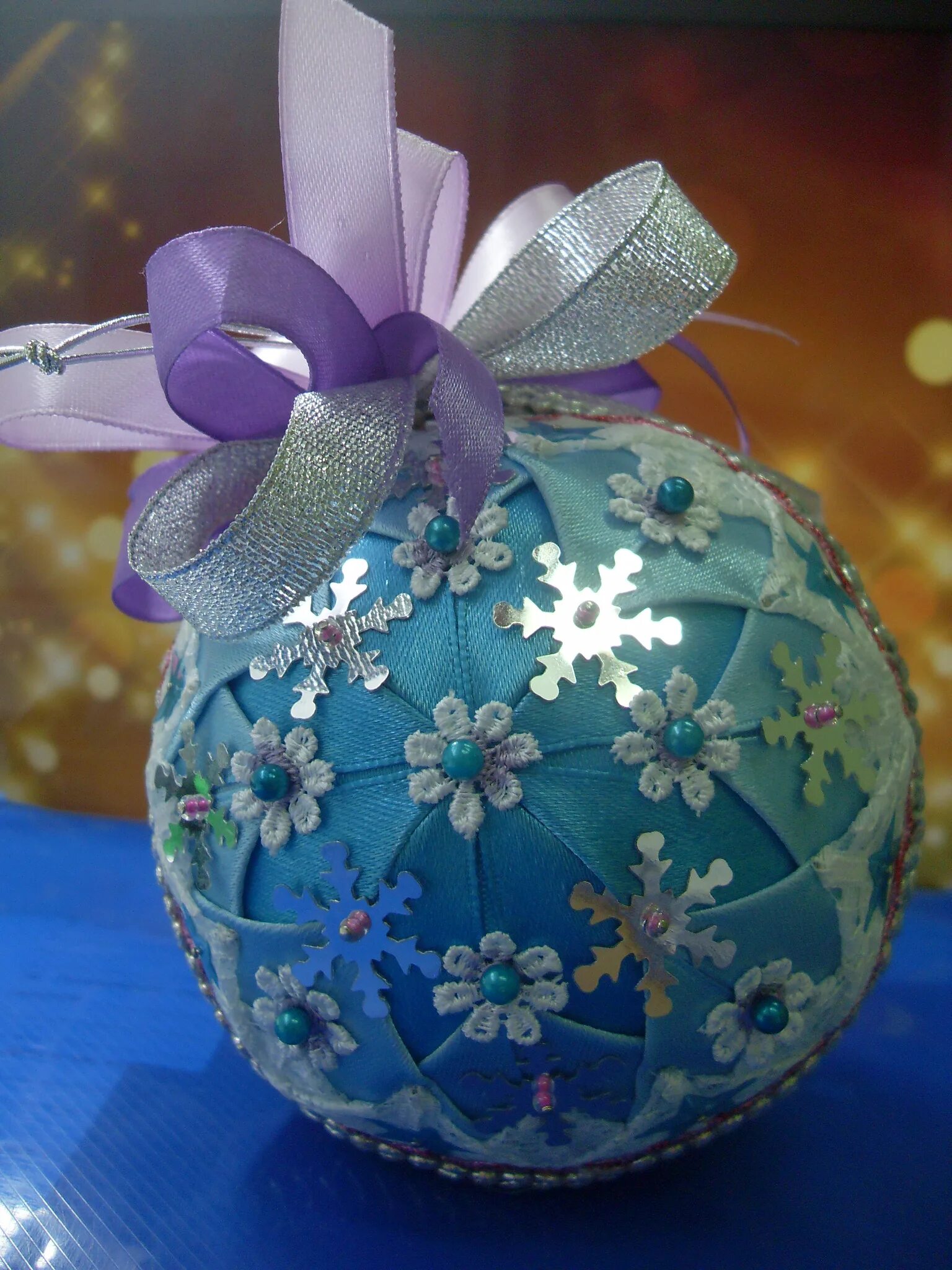 Мастер класс как сделать елочную игрушку. Новогодние игрушки своими руками. Елочные игрушки. Игрушки из лампочек. Елочная игрушка свими руками.