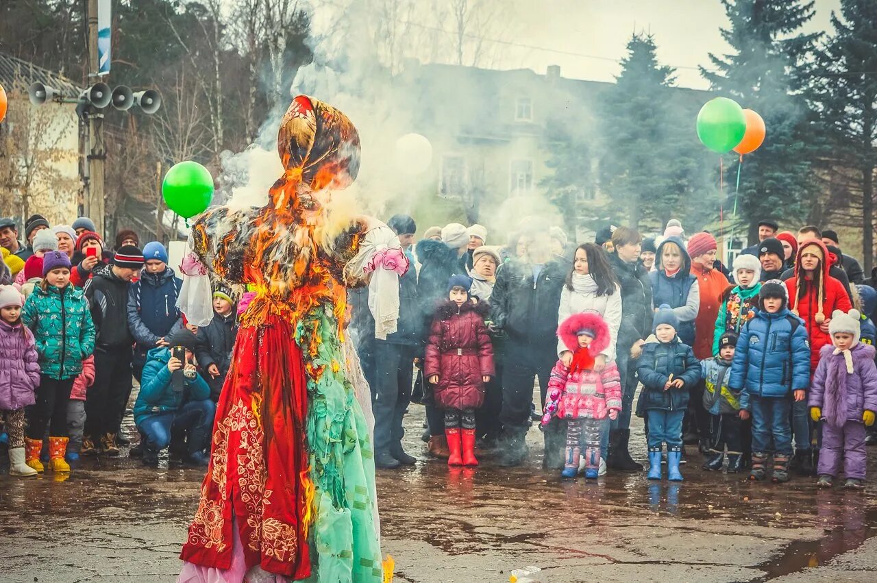 Хоровод на масленицу музыка с движениями. Масленица хоровод. Масленица хоровод вокруг чучела. Масленица чучело хоровод. Хоровод вокруг Масленицы.