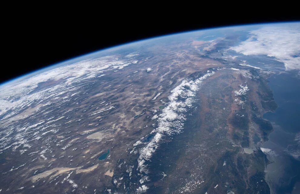 Участок орбита. Вид земли из космоса. Вид земли с орбиты. О земле и космосе. Снимки с орбиты земли.