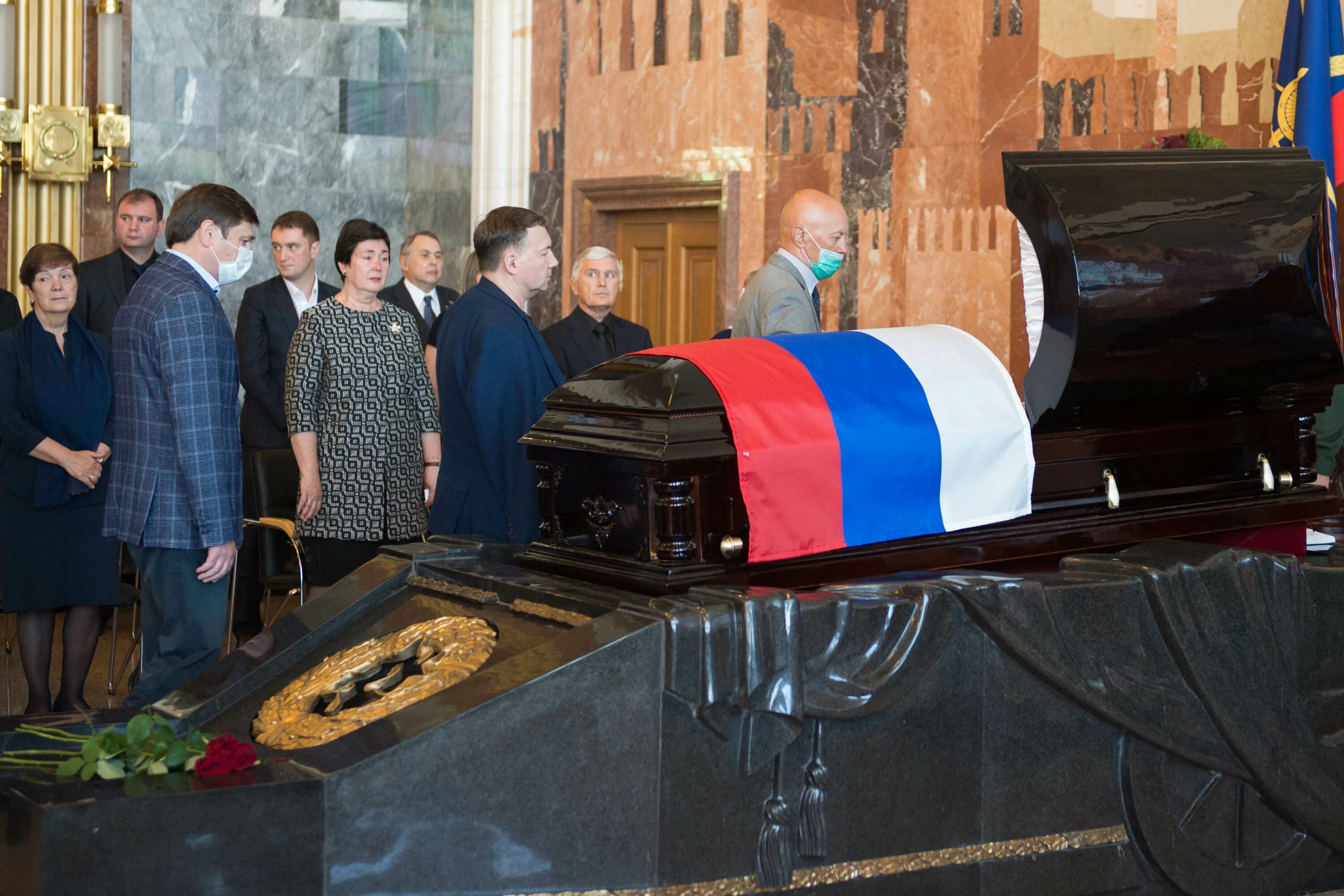 Могила Космонавта Шаталова. Шаталов космонавт похороны.