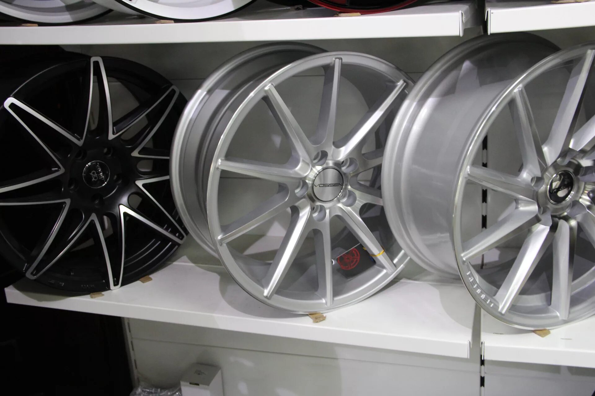 Воссены 17 купить. Vossen vfs1. Vossen vfs1 r17. Диски Vossen vfs1 r17. Диски Vossen vfs2 r17 5 100.