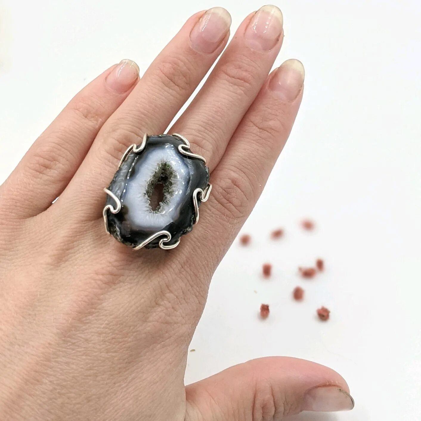кольцо из камня цельное. кольцо с агатом в серебре. кольцо кольс камнем агата. кольцо натуральным агатом. агат кольцо цельное.
