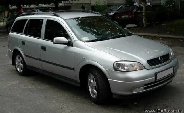 Opel Astra Caravan 2000.