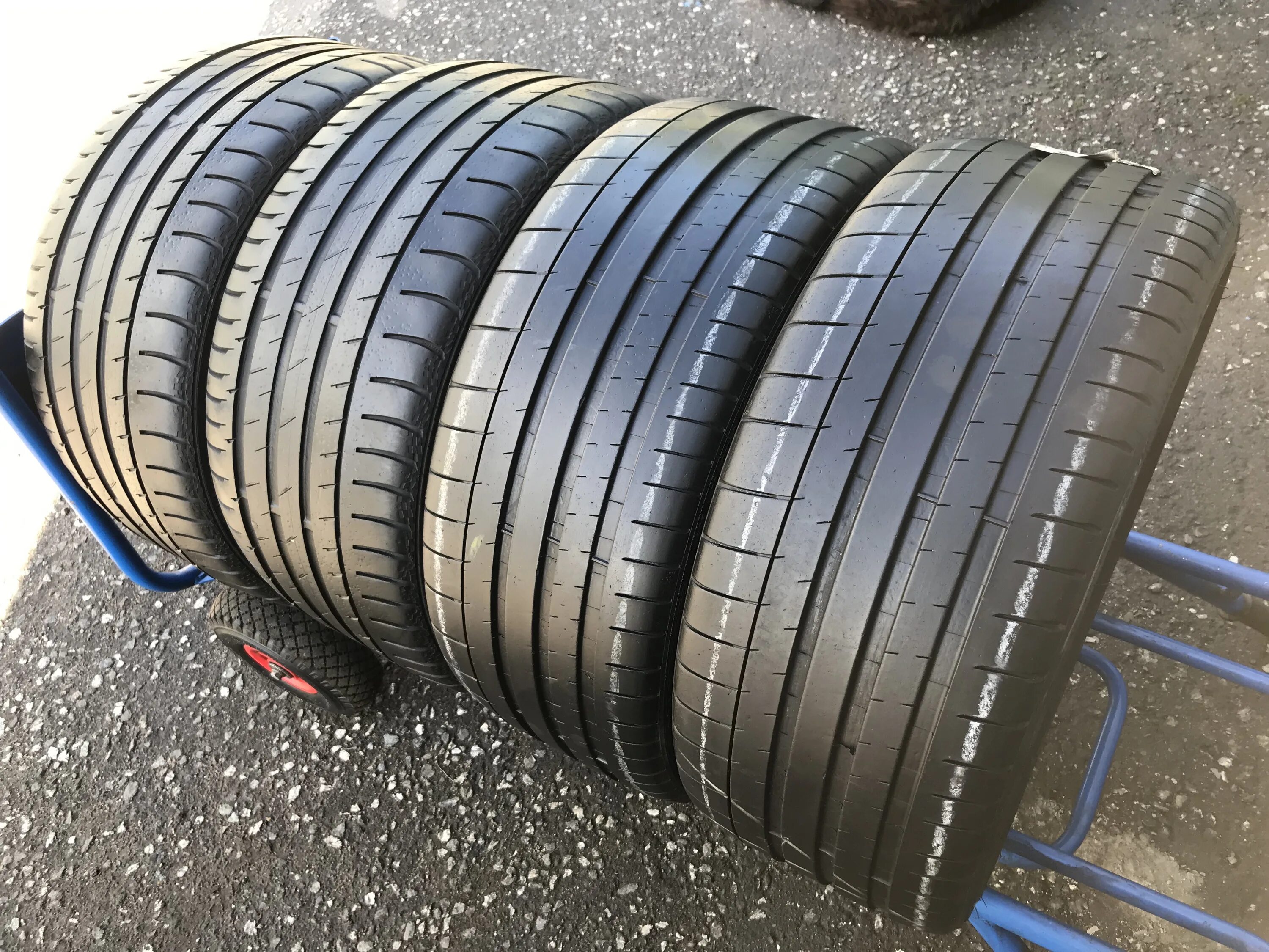 Летние шины какие мягче. Pirelli p Zero 235/35r20 92y. 235/35/20 Pirelli p Zero. Pirelli p Zero 265/35 r20 99y. 265/35/20 Pirelli p Zero.