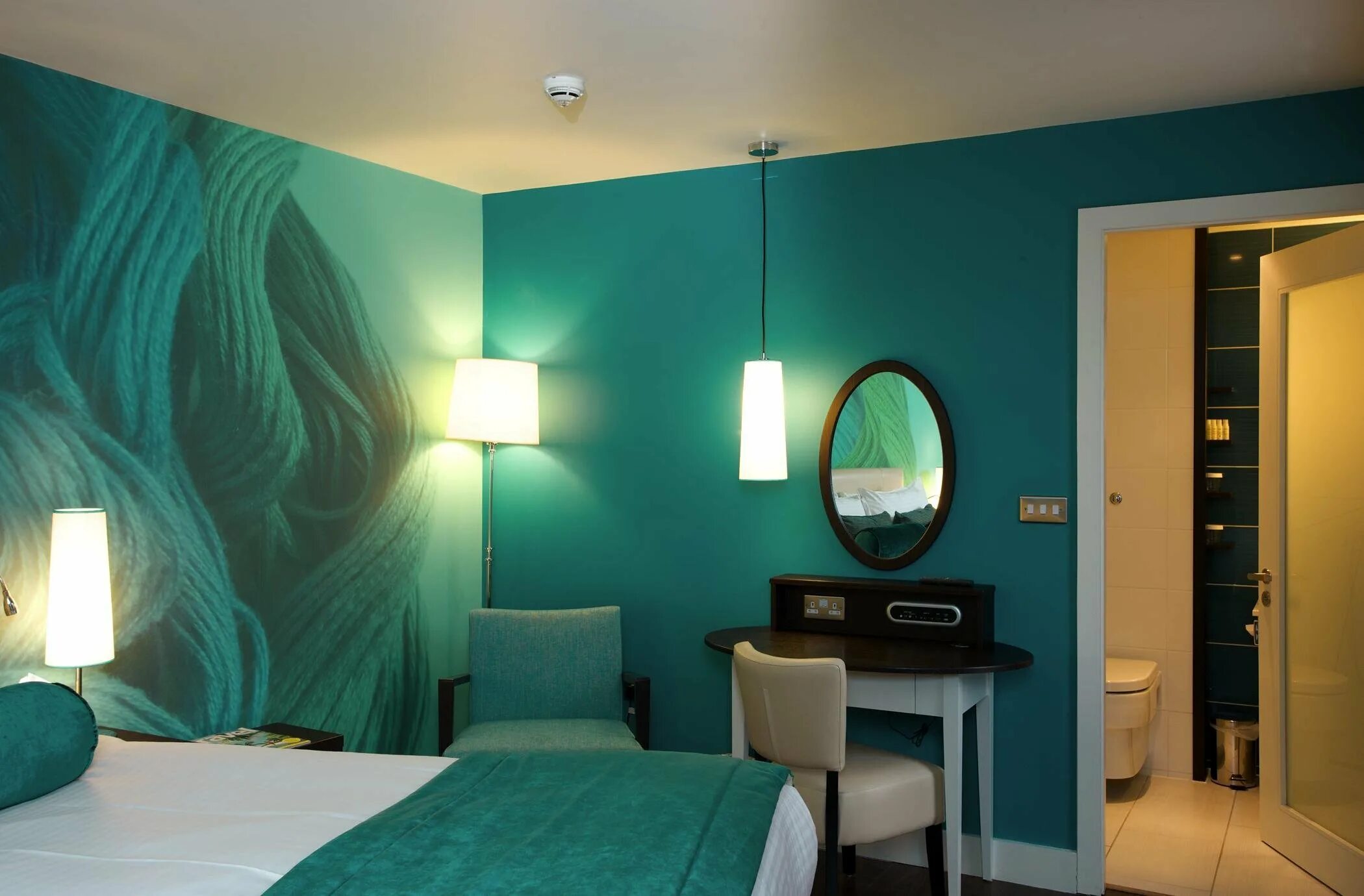 сине зеленая спальня. комната цвет морской волны. комната цвет морской волны. бирюзовая спальня. детская в бирюзовых тонах.