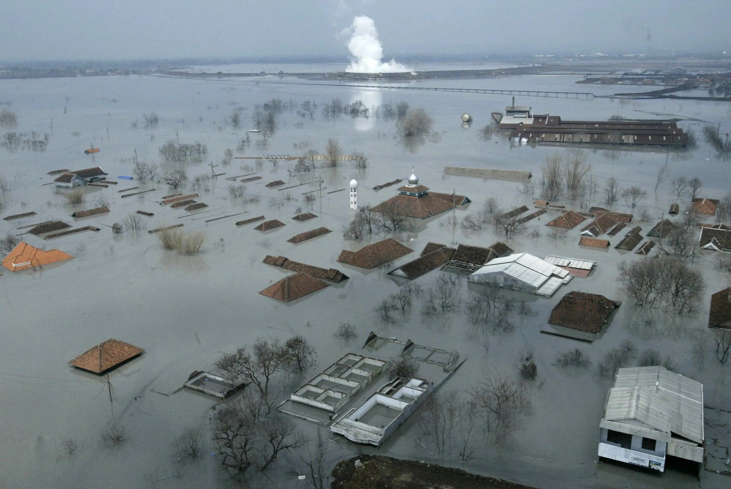 Остров Ява ЦУНАМИ 2006. Землетрясение на острове Ява 2006. Глобальное наводнение. Затопленные территории.
