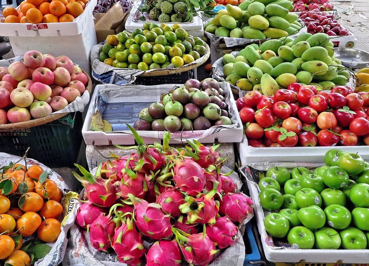 Вьетнам рынок с фруктами. Фукуок Вьетнам фрукты. Экзотические фрукты и овощи. Прилавок с экзотическими фруктами. Экзотические товары