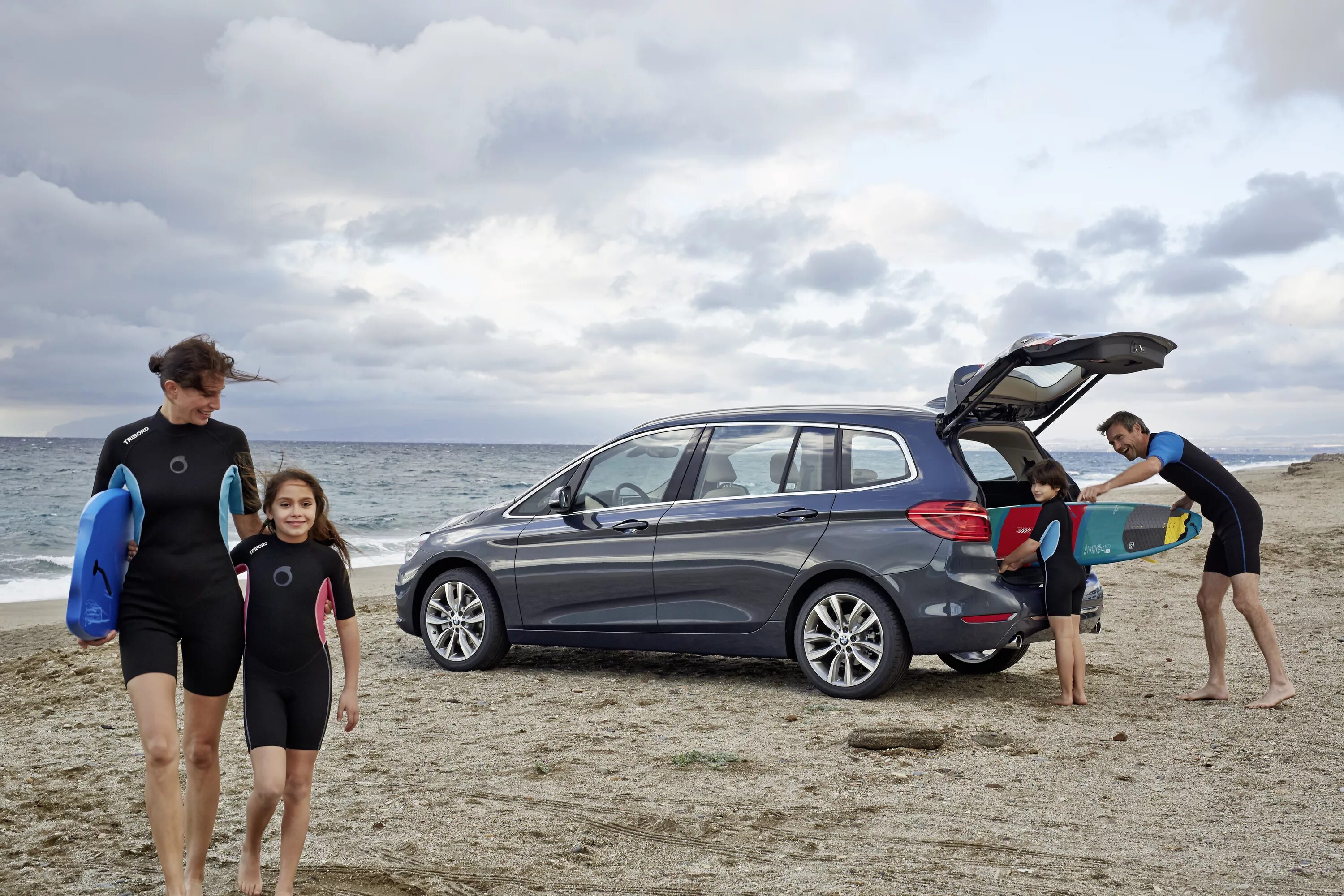 Two tours. BMW 220d Gran Tourer. BMW 220d XDRIVE Gran Tourer. BMW 2 Series Gran Tourer. Семейная BMW x2 Tourer.