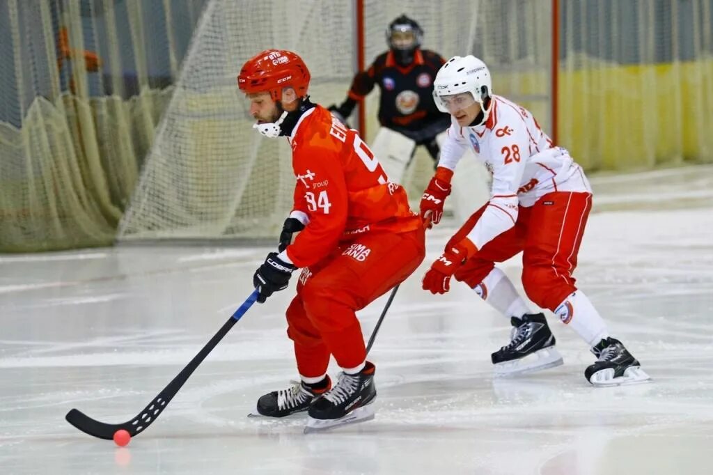 уральский трубник. уральский трубник первоуральск. хоккей с мячом саяны. майка эдлунда енисей. ска уральский трубник.
