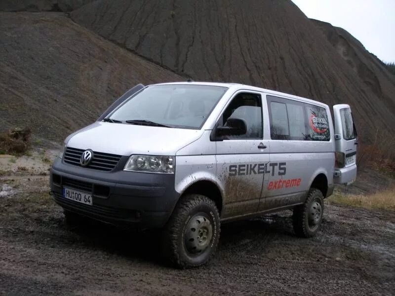Транспортер главная дорога. Vw transporter t4. Volkswagen t4 off road. Транспортер главная дорога. Фольксваген транспортер 2021 фургон.