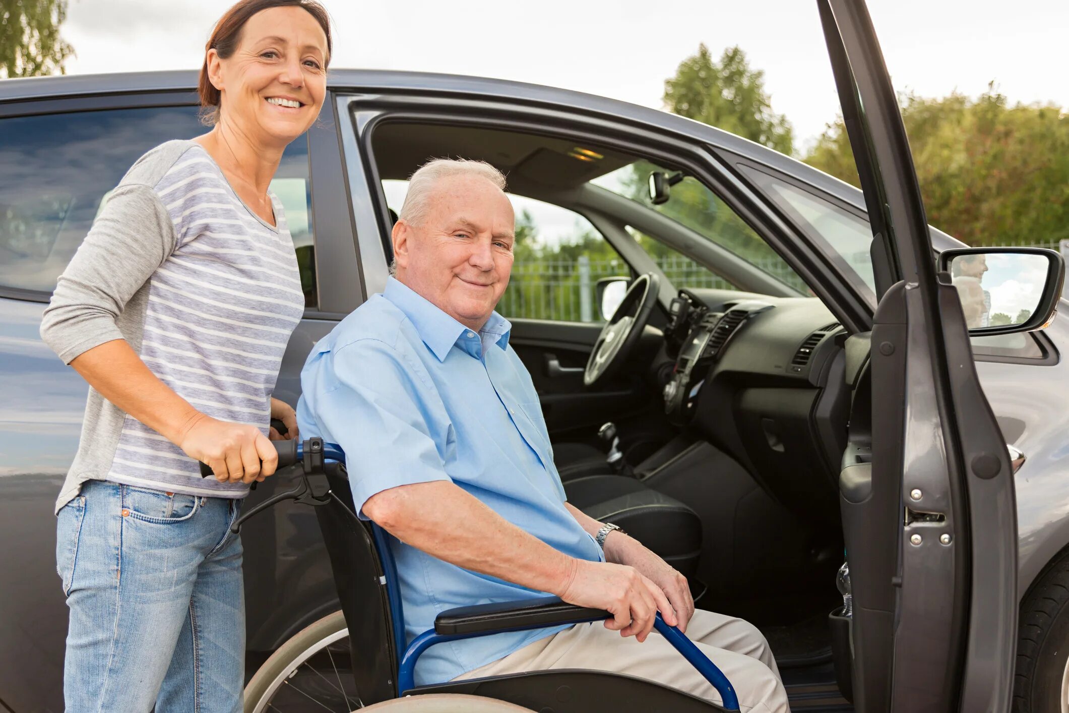 Автомобиль пенсионеру. Пенсионеры около автомобилей. Senior Citizen. Citizen Transportation. Сеньор автомоб.