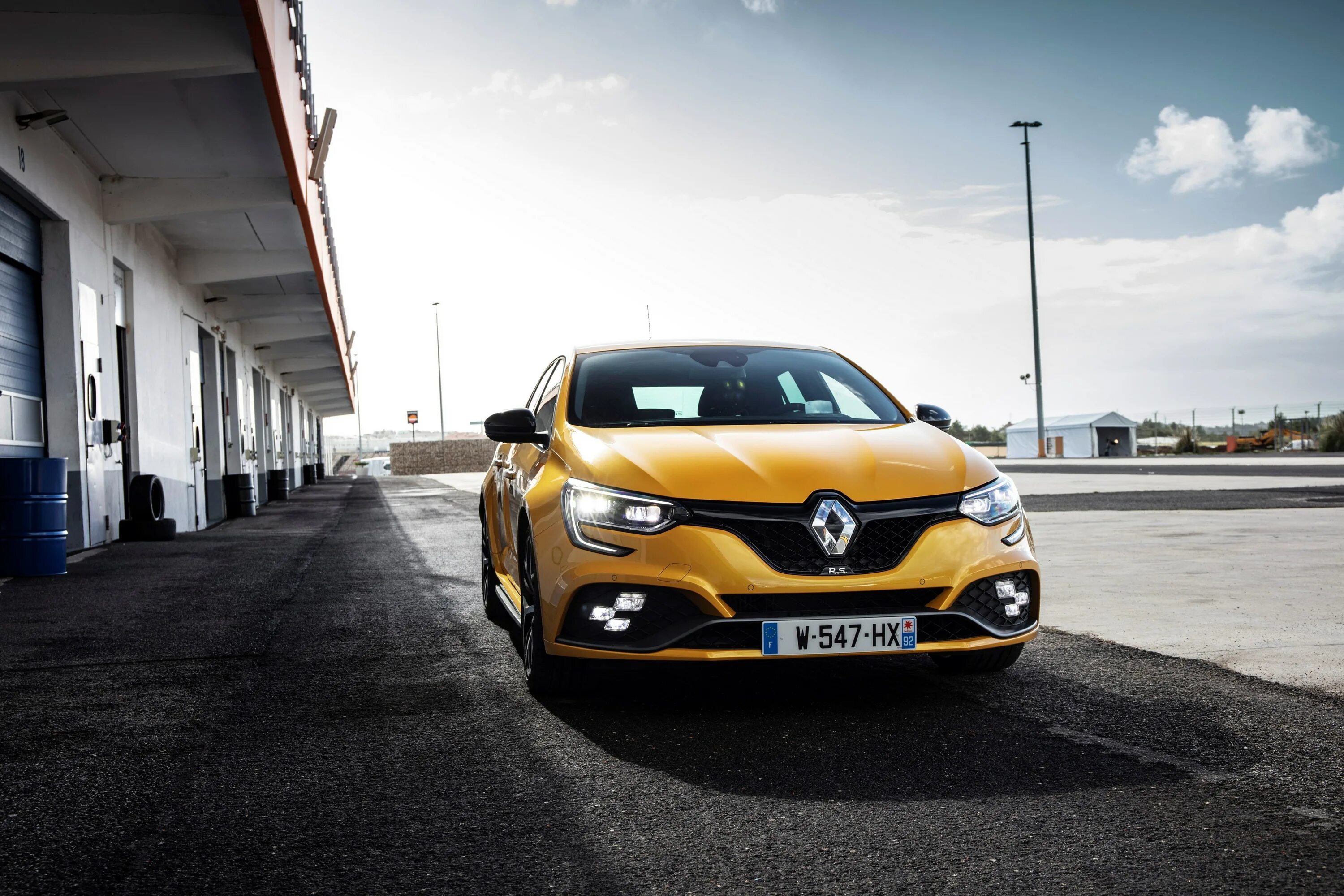 Рено Меган RS 2019. Renault Megane RS 2018. Renault Mégane автомобили Франции. Рено Меган во Франции. Скорости машины рено