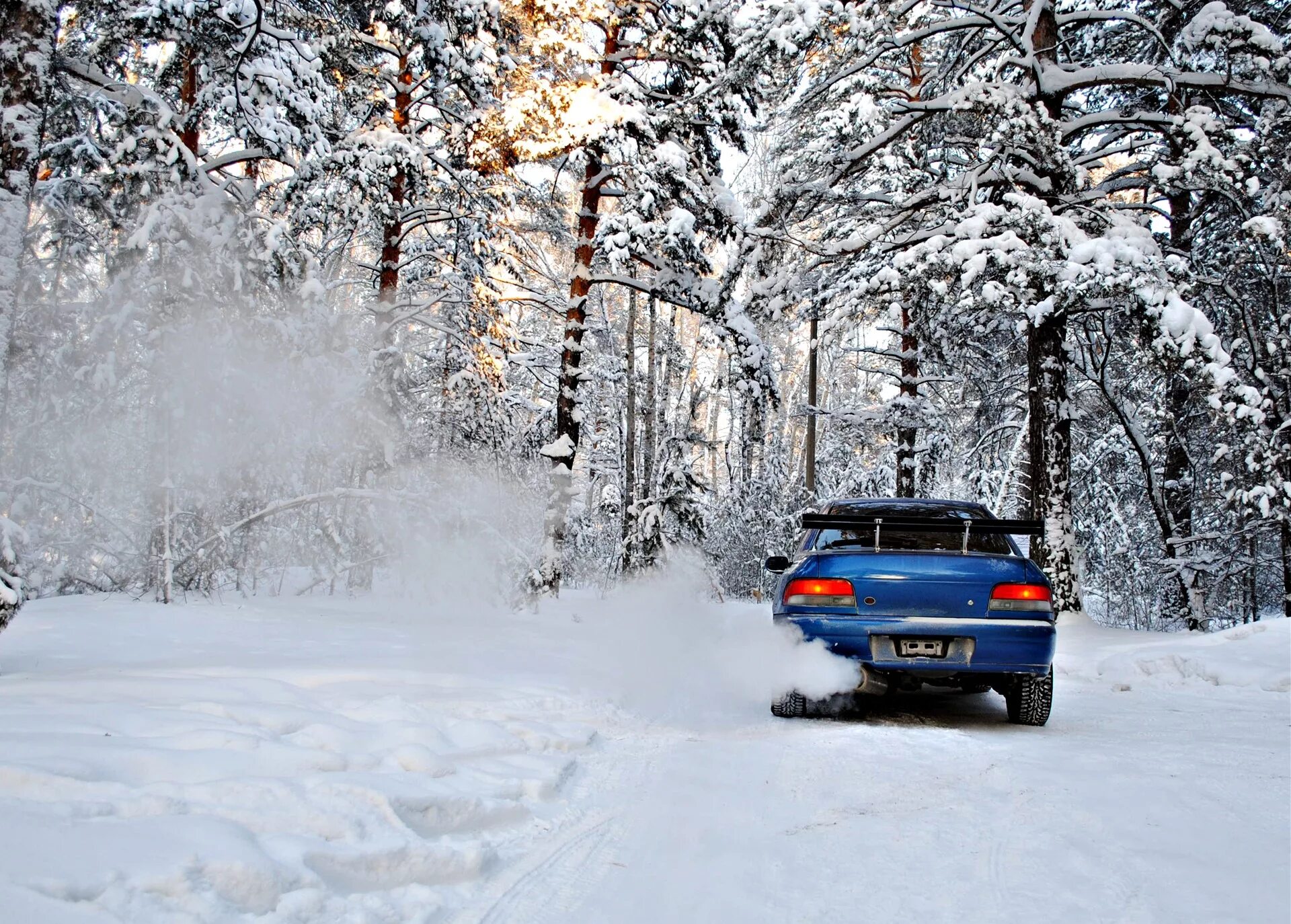 Машина зима. Авто зимой. Машина в снегу. Машина в зимнем лесу.