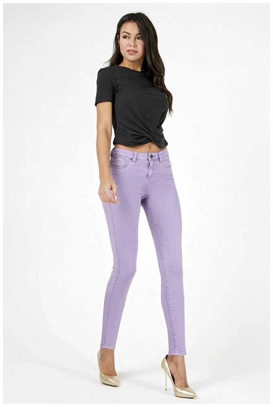 фиолетовые джинсы. лиловые джинсы. фиолетовые джинсы женские. сиреневые джинсы женские. 60.