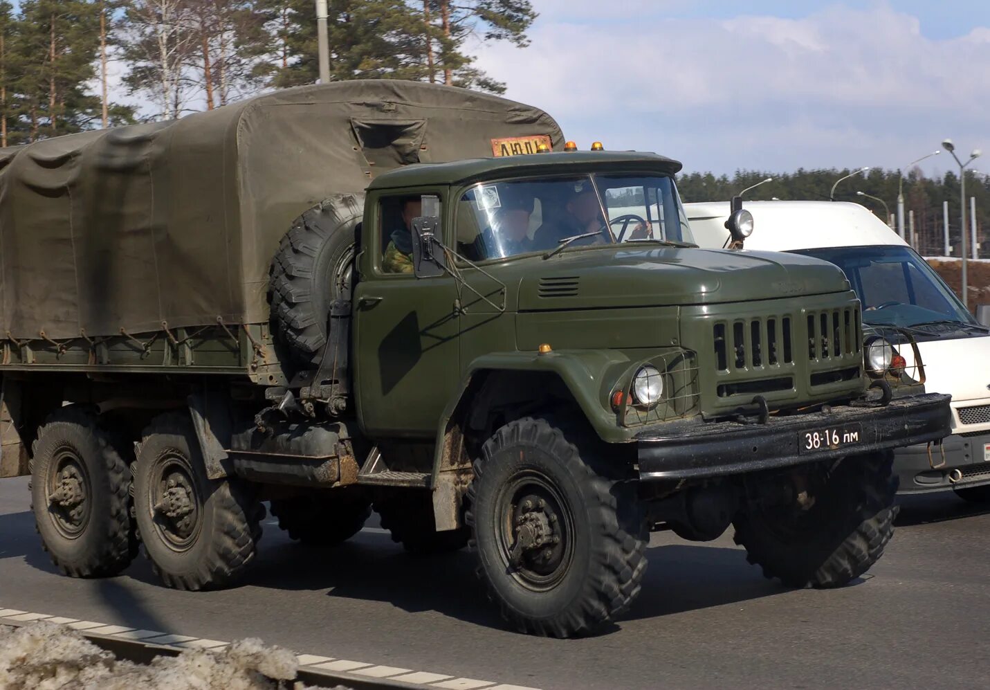 Амурская зил 131. ЗИЛ 131 военный. ЗИЛ 131 военный бортовой. ЗИЛ 131 тентованный. ЗИЛ 131 Рестайлинг.