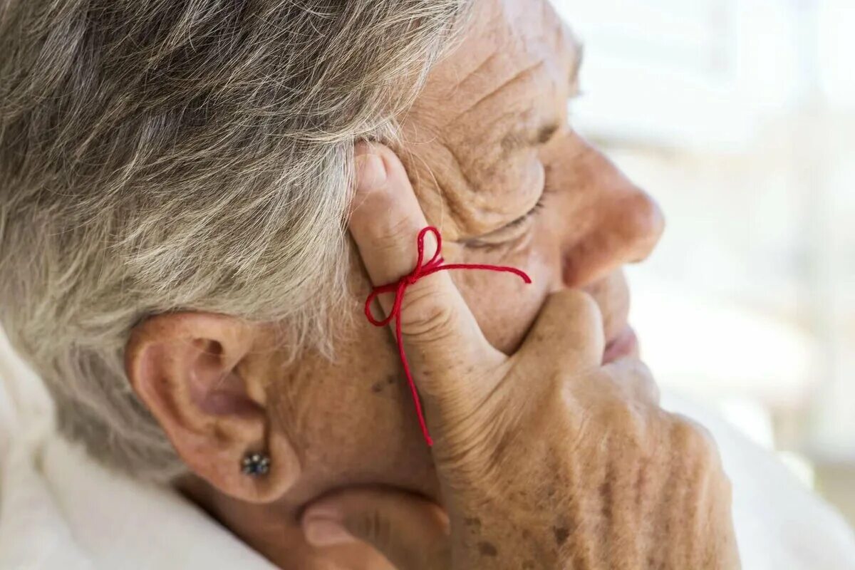 Деменция Альцгеймера. Болезни пожилых людей. Пожилые люди с Альцгеймером. Память у пожилых людей. Жизнь с деменцией