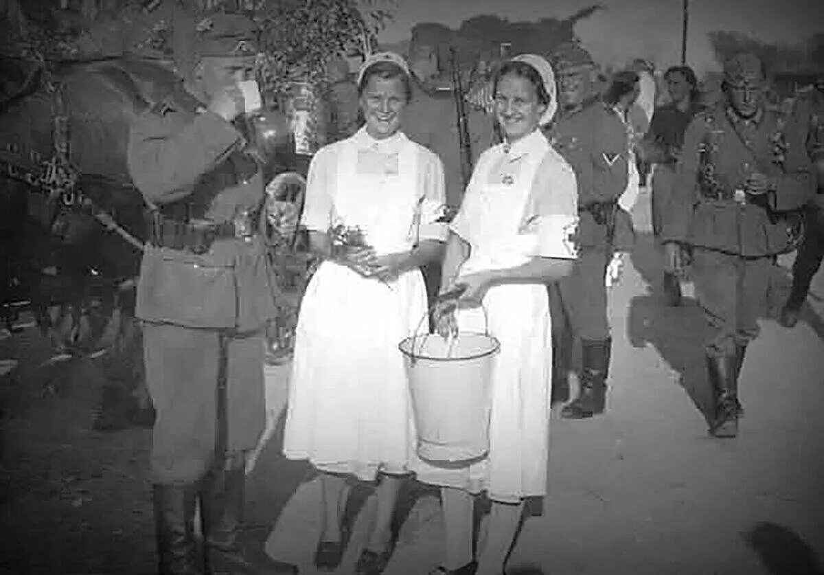 Врачи во время великой отечественной. Медсестра второй мировой войны 1941-1945. Медсестры вермахта. Немецкие медсестры второй мировой войны.