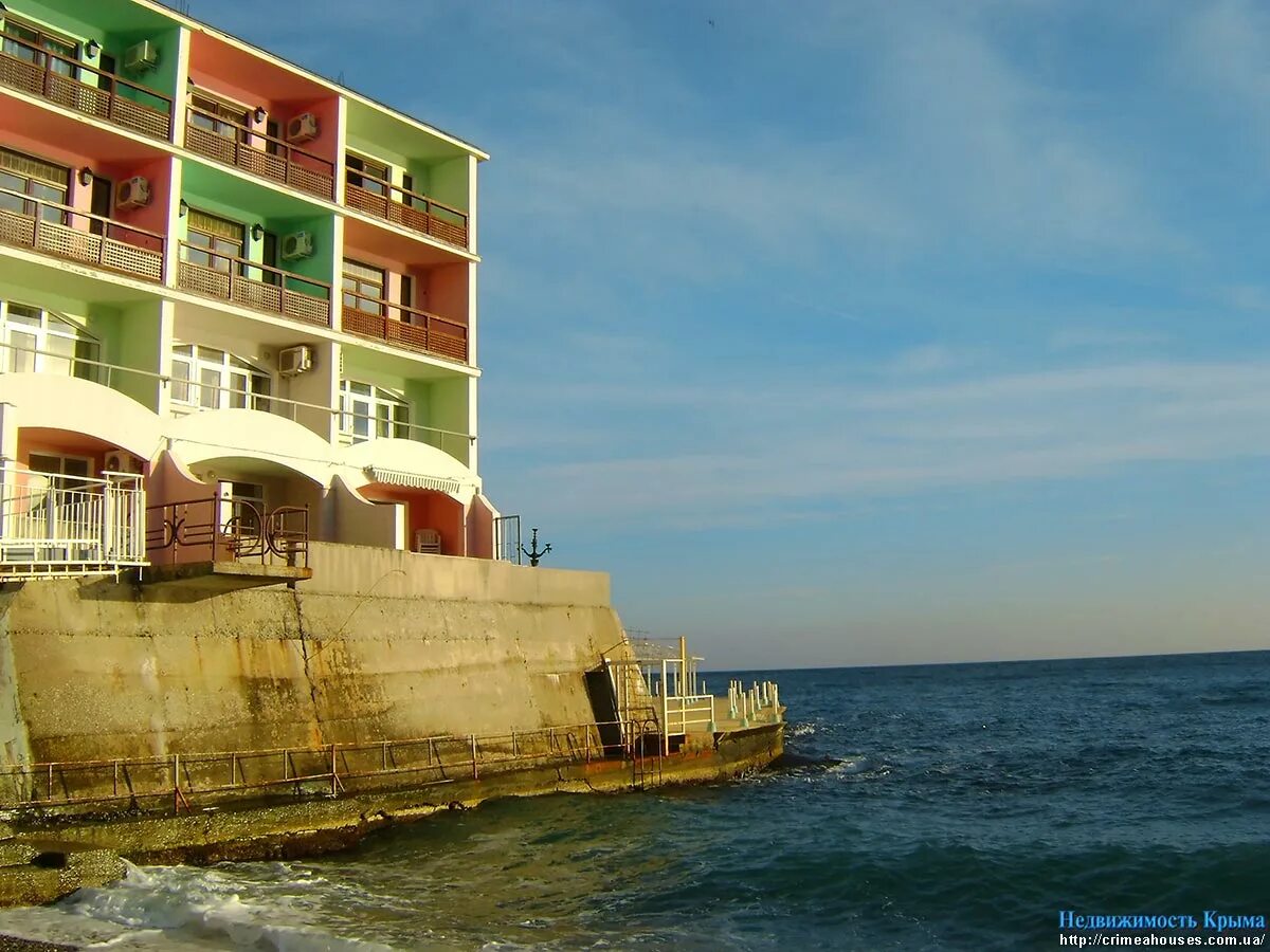 Эллинг санта барбара утес. Крым поселок утес санта барбара. Эллинги в крыму. Эллинги в крыму. Приморец эллинг крым.