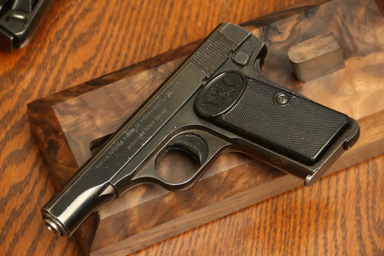 Browning de. Browning FN 1910. Браунинг м1910.