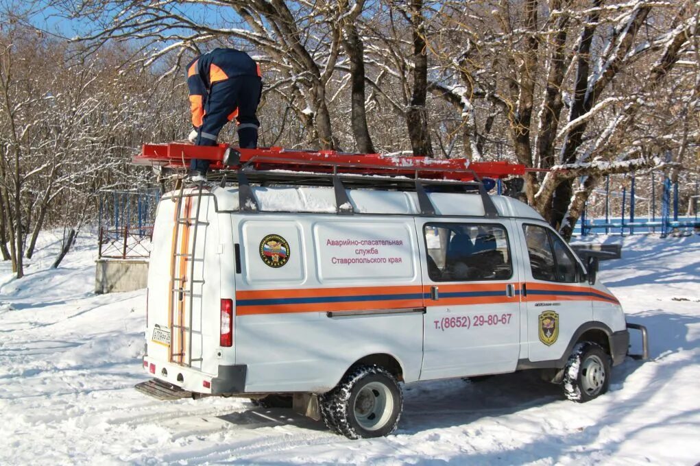 Аварийно спасательный расчет. Аварийно-спасательная служба. Аварийно-спасательный автомобиль. Спасательные машины. Аварийно-спасательная служба машина.